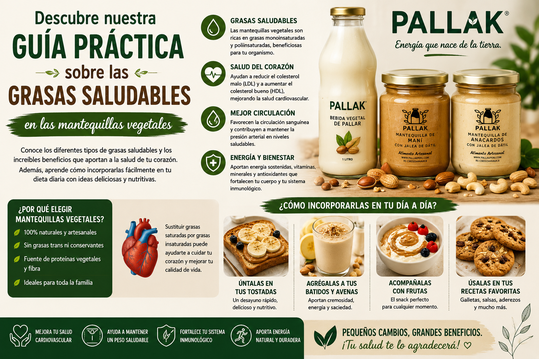 Pecanas y maní esparcidos sobre una tabla de madera.